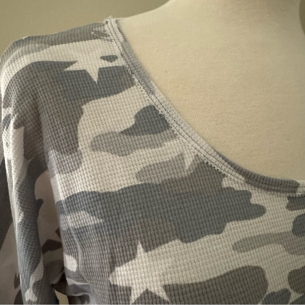 🍀 Lucky Brand Camo Thermal Tee - Picture 3 of 7